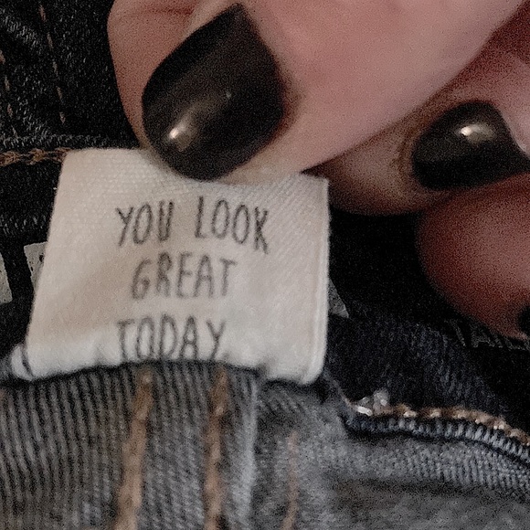 •LONDON 90’s VINTAGE, Low Rise Jean Shorts - Picture 8 of 12